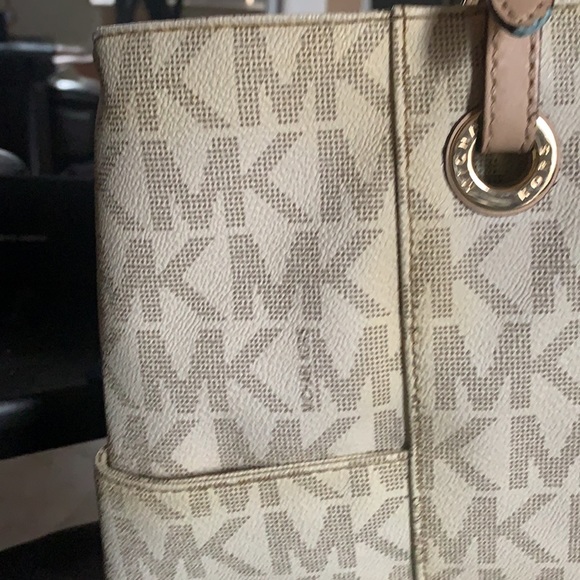 Authentic Michael Kors purse. - Picture 7 of 8